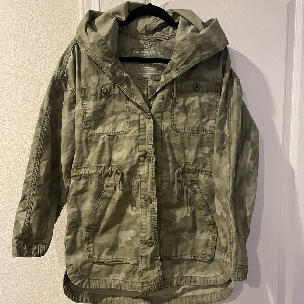 AMERICAN EAGLE OUTFITTERS